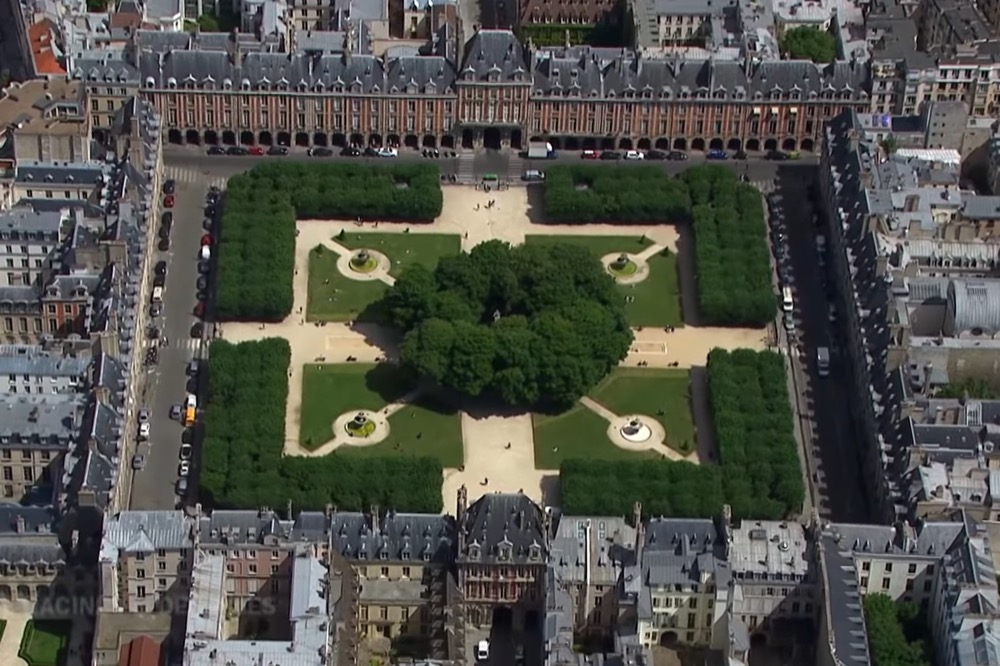 Le Marais · Place des Vosges, Paris